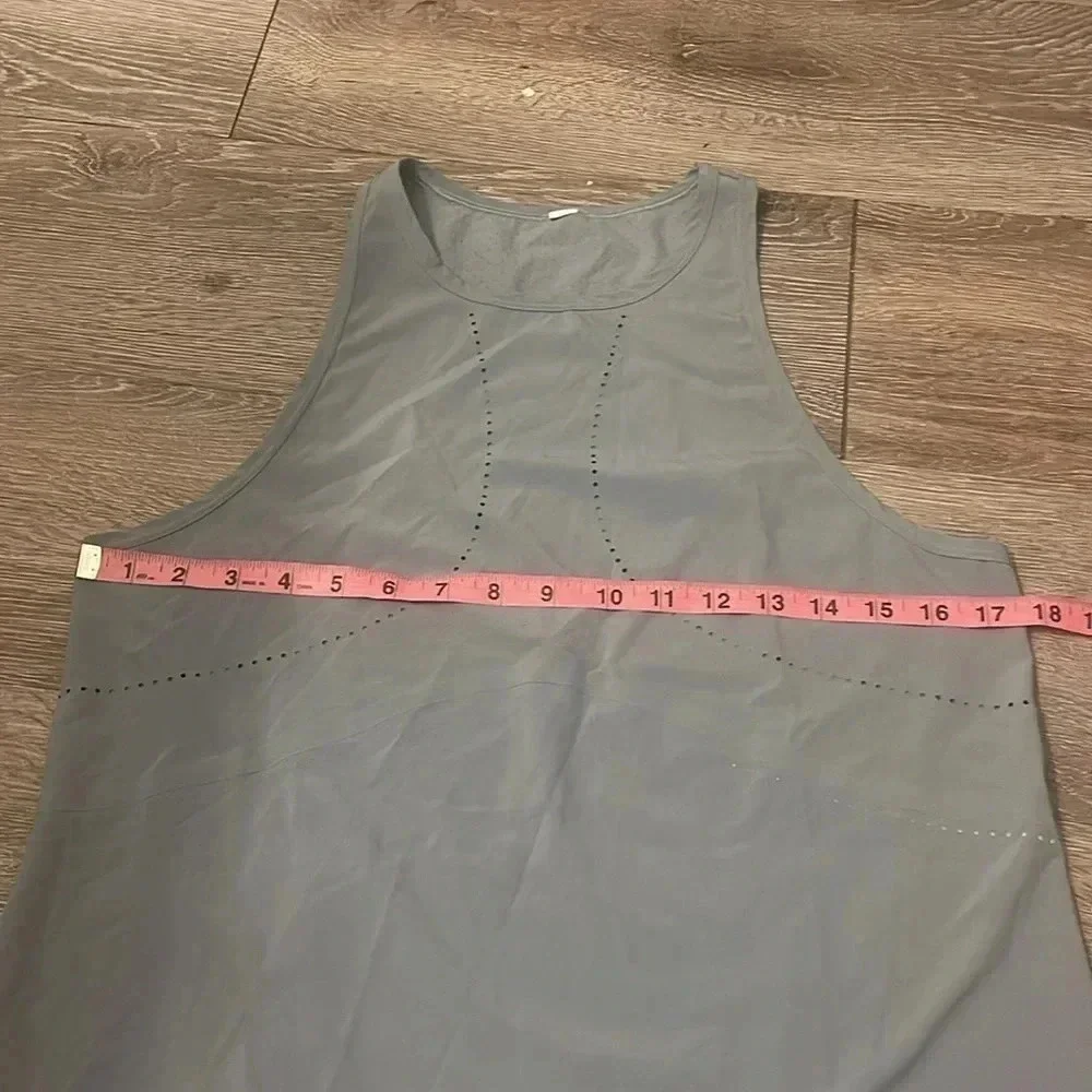 Lululemon Find Your Pace Ventilated Lightweight Running Tank Blue Cast medium